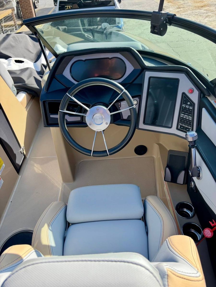 2023 MasterCraft X Star S, photo 8 of 11